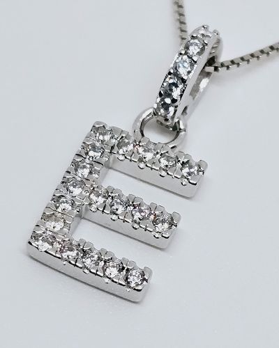 Collana in argento 925% con iniziale “E”