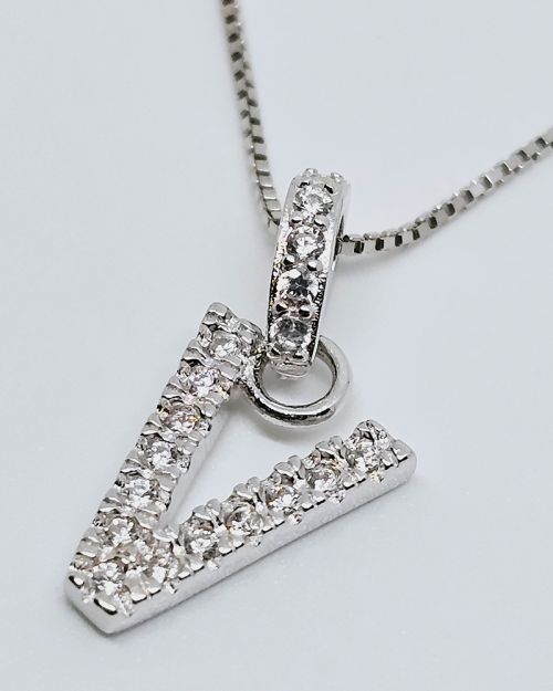 Collana in argento 925% con iniziale “V”