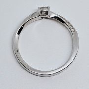 Anello solitario donna in oro 750% con diamanti 0.28ct